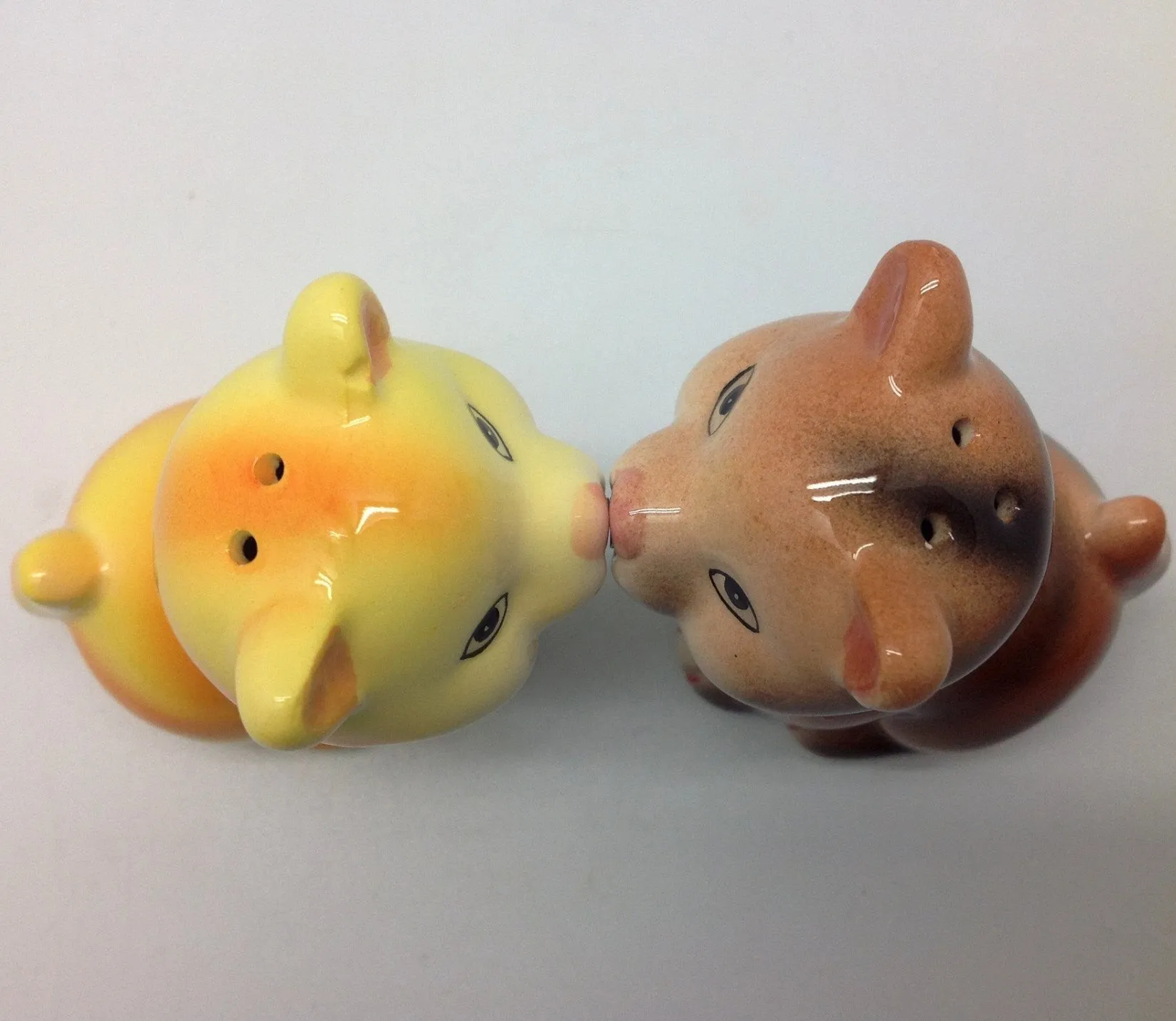 Ceramic Salt & Pepper Set Magnetic Cats